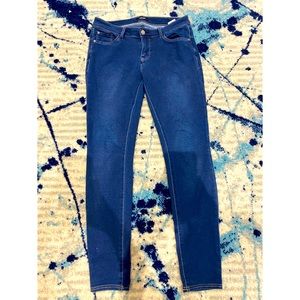 Kensie Women’s Skinny Jeans - size 6